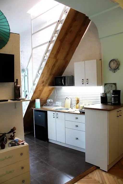 Old Town Studio With Picture Perfect Terrace ! Тбилиси Апартаменты