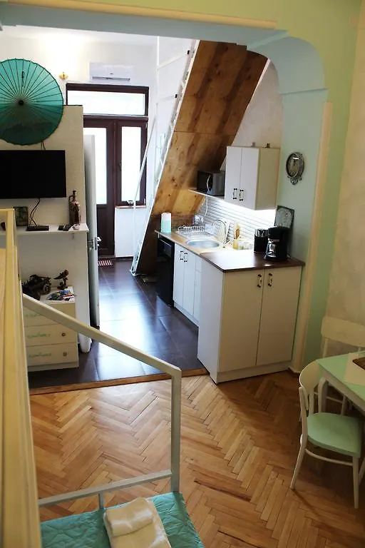 Old Town Studio With Picture Perfect Terrace ! Тбилиси